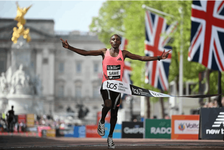 Lee más sobre el artículo Sabastian Sawe bate el récord mundial de maratón con 1h59:30